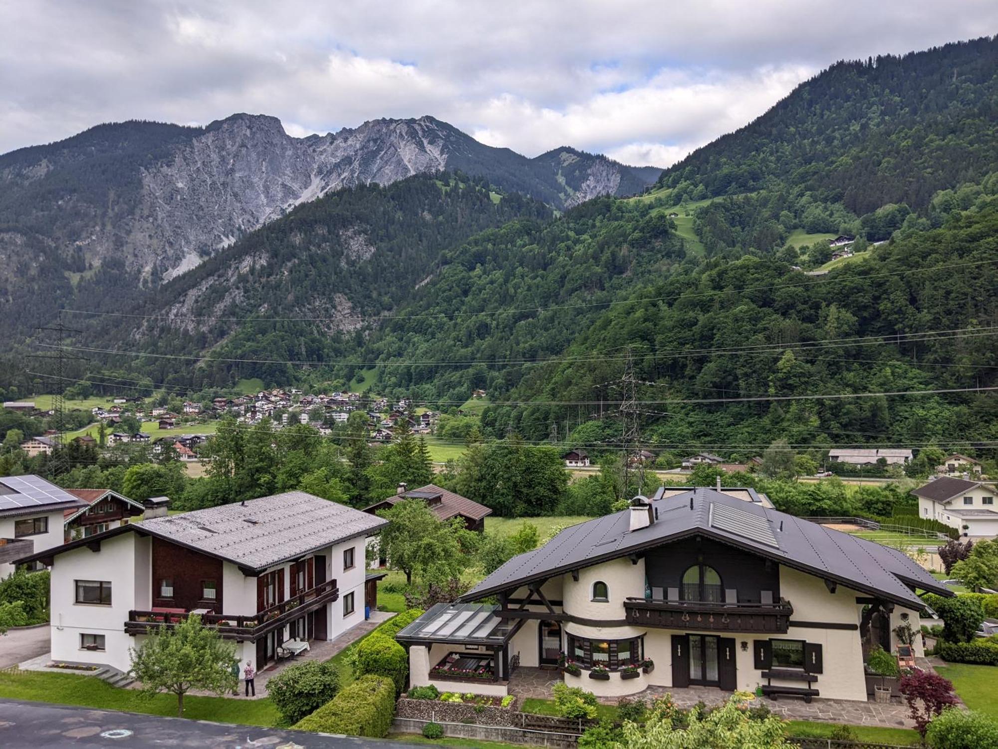 Hotel Montahaus Vandans Exterior foto